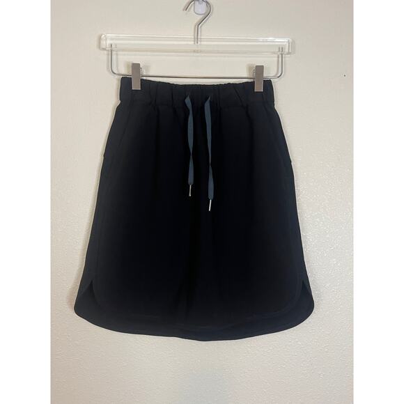Lululemon On the Fly Skirt Size 4 - Picture 1 of 5